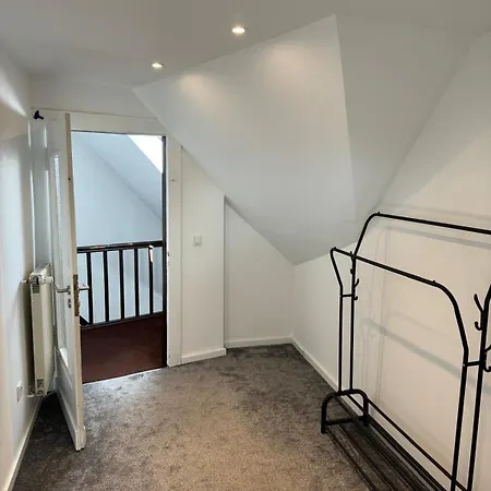 Apartment Nathanael Mit Kueche, Wlan & 4 Schlafzimmern